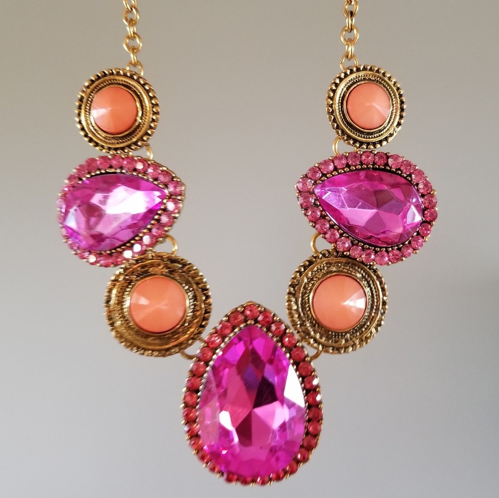 Statement necklace